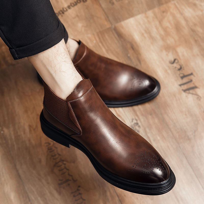High-top leather shoes are ver - Men Formal Wear With Boots recension och pris